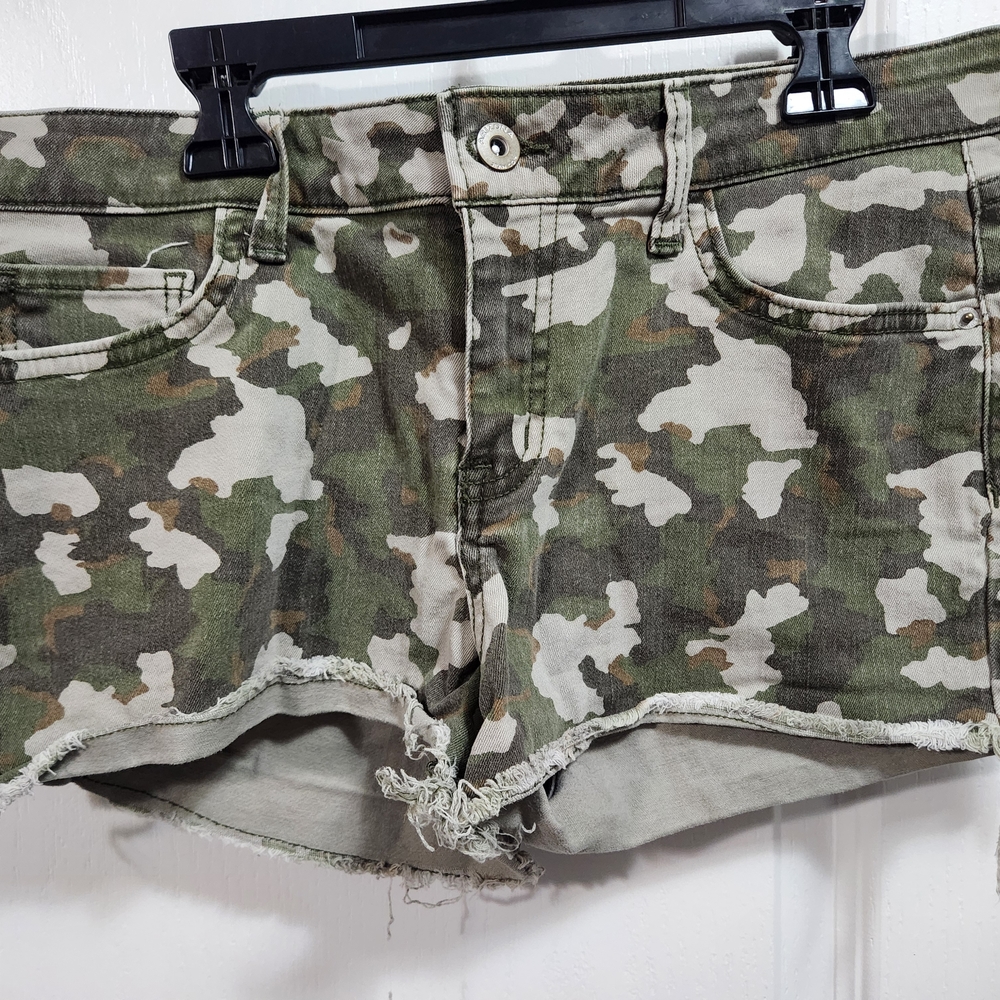 Arizona Jean Company Camouflage Women's Jean Shorts